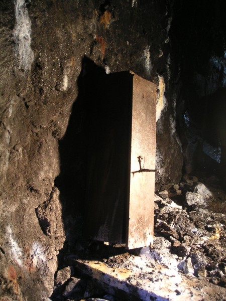 sc_stopewestofboggshaft_box_1.jpg - Explosives box in the stope.