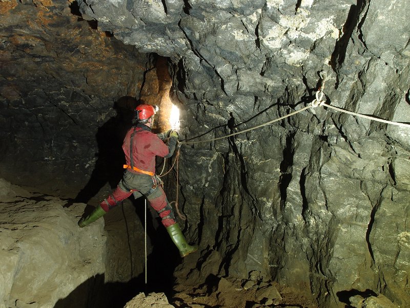 P3053323.JPG - Rigging up the practice area.