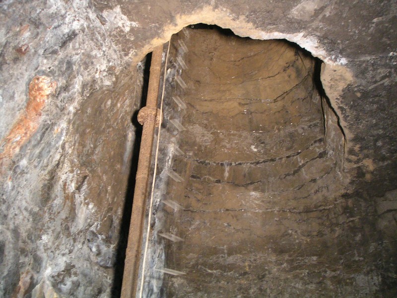 sc_hydra_shaft_fromflat.jpg - Looking back up the Hydraulic Shaft from the flat bottom.