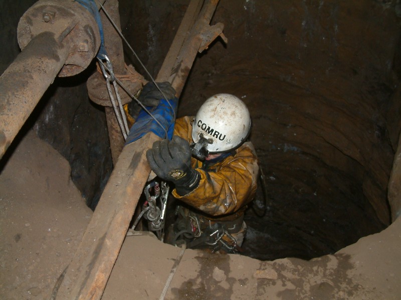 sc_hydrashaft_srt8.jpg - Karli climbing back out of the Hydraulic Shaft.