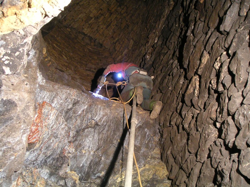 sc_drillingtopofpole1.jpg - Drilling the anchor holes for the maypole when it will be pulled up to the ledge.