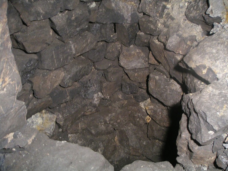 sc_1ststoperise_wfs.jpg - The top of the hopper that we climbed from the sublevel, this was around 4m in height.