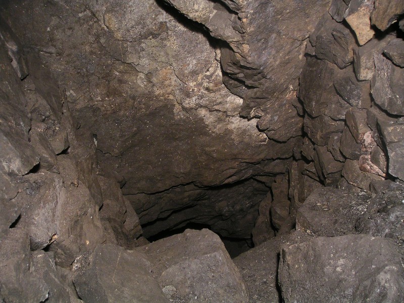 sc_2ndstoperise_wfs.jpg - The second rise that we climbed up which took us into a higher level of the stope.