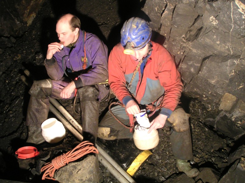 sc_lunch_wfs.jpg - Lunch by the second rise.