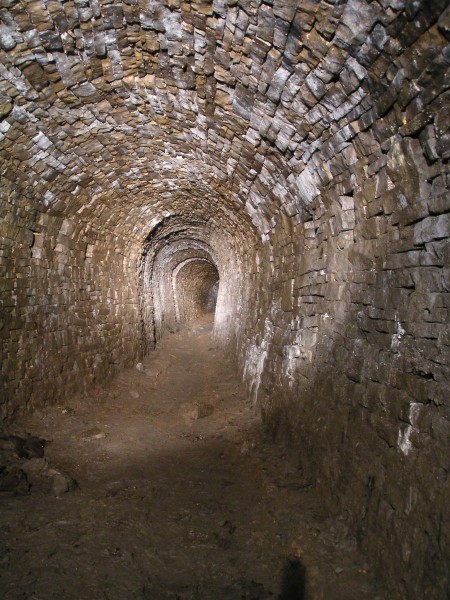 sc_cowhillxvsouth2.jpg - Passage along Cowhill Cross Vein.