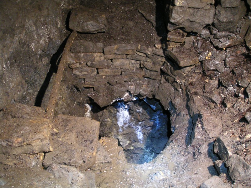 sc_cowhillxvsump.jpg - Looking down the sump, as soon as we saw this regrets came in about not having our SRT gear.