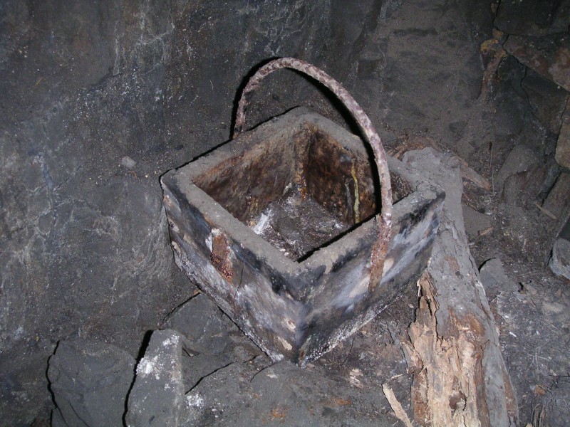 sc_woodenbasket.jpg - Down a blind passage on the outskirts of the flats we came across this wooden basket with something sticky in it???