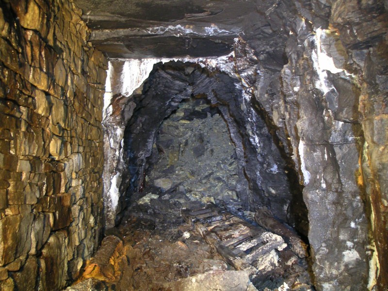 sc_barronsump_xcut.jpg - Looking into the crosscut. The rise is above the debris. Just before the crosscut junction there was a rise, and we wondered if they connected, along with Barron's Sump as well.