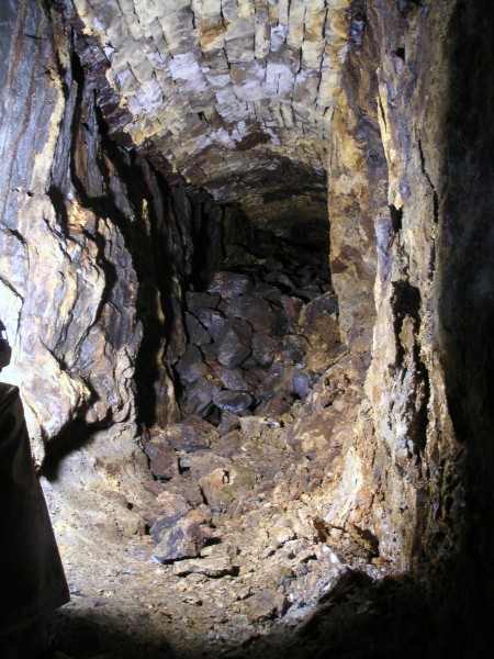 sc_lf_viewto_a_rise1.jpg - The main passage way in he Low Flats, this is looking at the back filled section, where on the other side is Armstong's Rise.