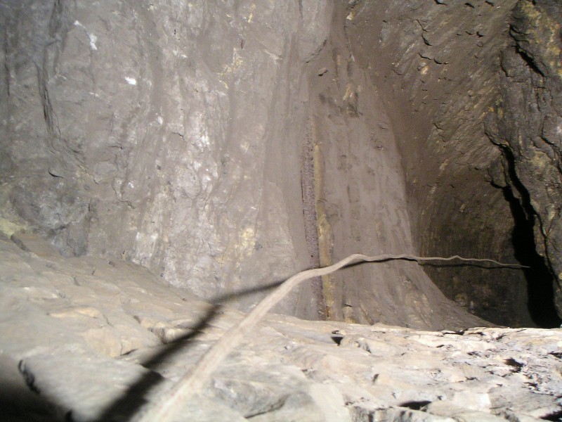 sc_xvein_subsublevel_lookingup.jpg - This is looking up form the second sublevel into the chamber and sump that we descended from.