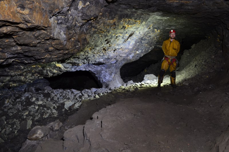 DSC_0762.JPG - Pillar in Northend  Flats. The horse level runs underneath and behind it.