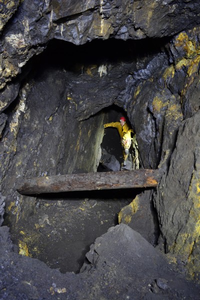 DSC_0834.JPG - Stoping underneath Smallcleugh Cross Vein, looking north.