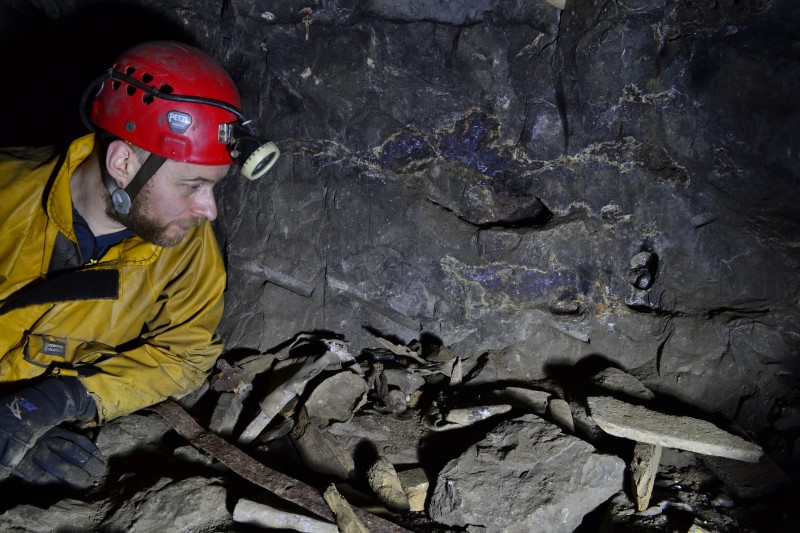 DSC_0850.JPG - More old clog remains and arifacts in 'Whit Hudson's Flat'.