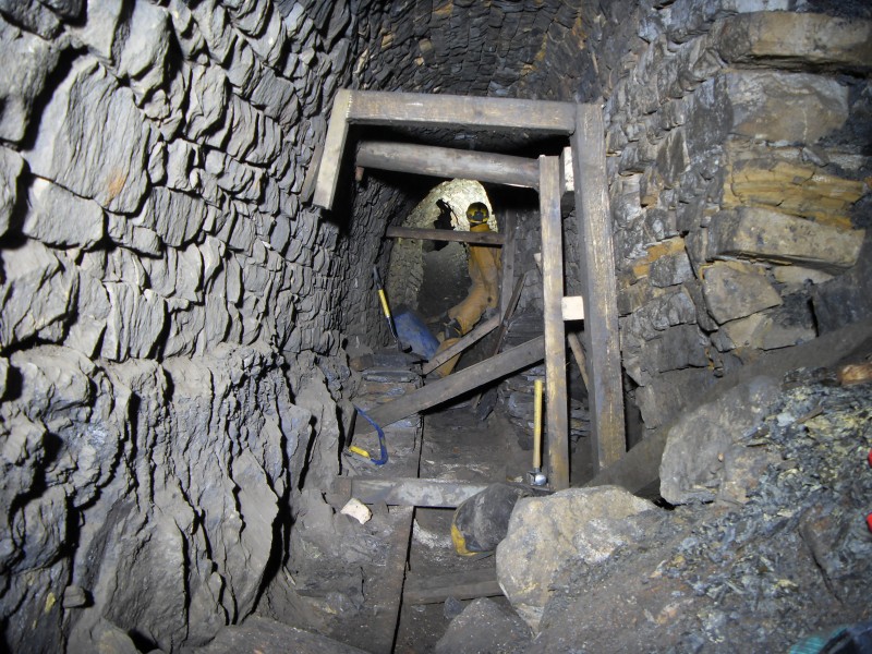 SDC10377.JPG - Putting in supports on the Middlecleugh Second Sun Vein.