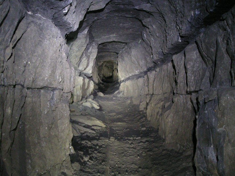 sc36_hardcrosscutB1.jpg - Hard Cross Cut. Near the mine entrance.