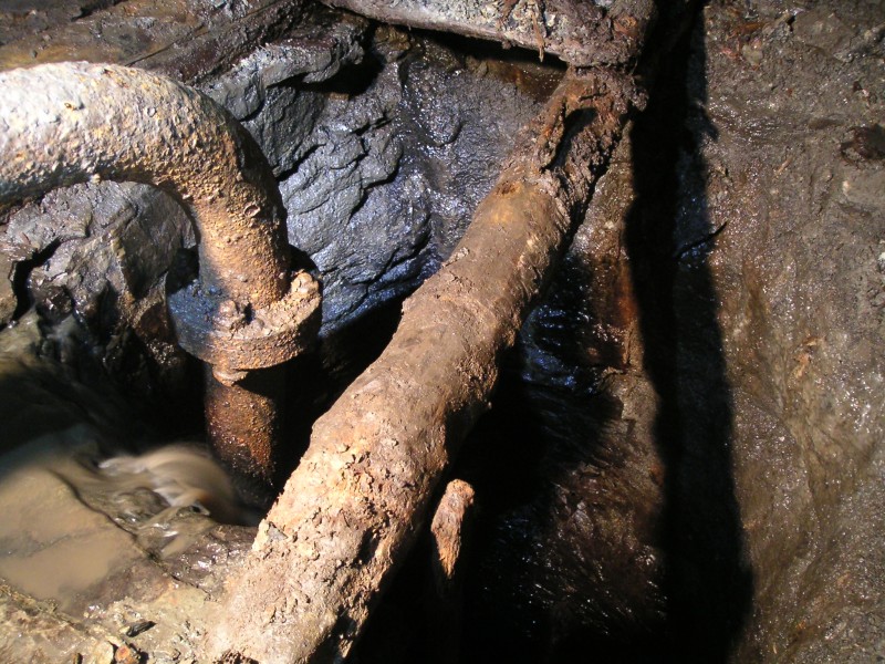 sc_2SVeast_sump2rg_3.jpg - Sump leading to workings below, Middlecleugh Second Sun Vein - east end.
