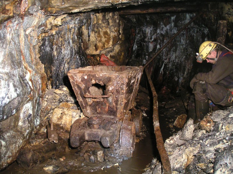 sc_sublev_oretruck2.jpg - Ore truck, sub level, Middlecleugh North Vein, past bog Shaft.