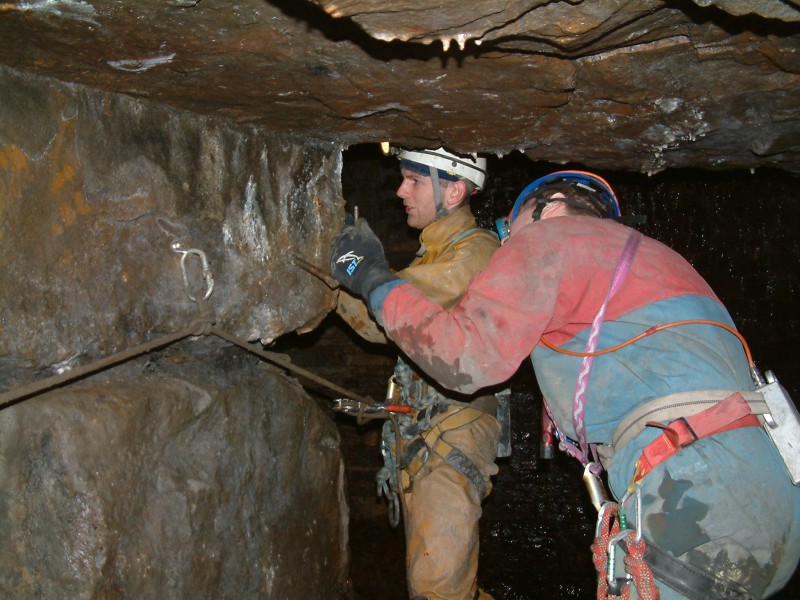 sc_whimsey_drilling5.jpg - Rigging a shaft.