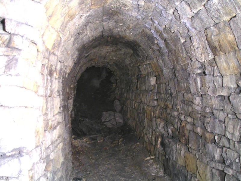 sc_middlecleugharching_b.jpg - A bit of intact passage way, but not for long.