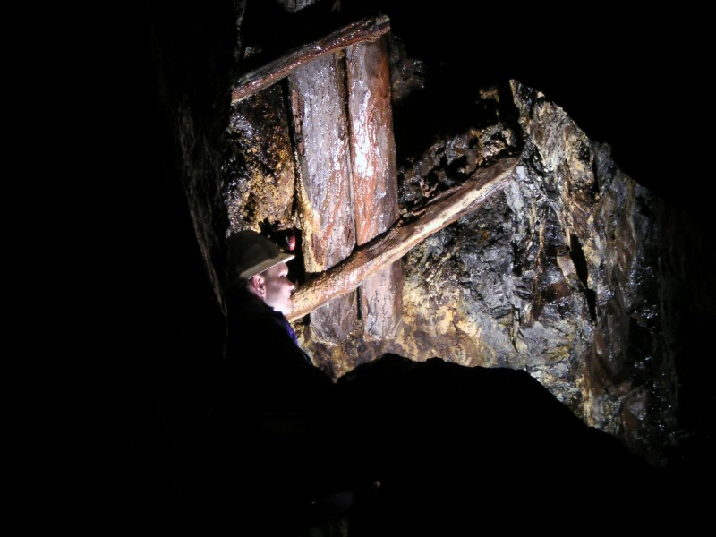 sc_middlecleughrise_collapse1.jpg - After the water we came to this rise that had partially collapsed. Peter went over it, into flooded passage where he found a flooded sump. I was being too lazy at this point to join him, it would have made a good photograph.