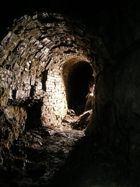 sc_middlecleughveinentrance1.jpg - The entrance into Middlecleugh Vein, just in the shadows lurks the first collapse.