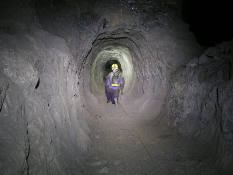 sc33_hardcrosscutA1.jpg - Looking into the start of the Hard Cross Cut.