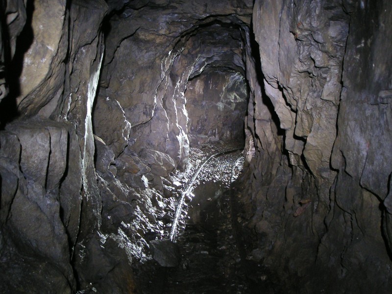 sc42_entrancepassage1.jpg - Part of the entrance passage, just before the start of the water.