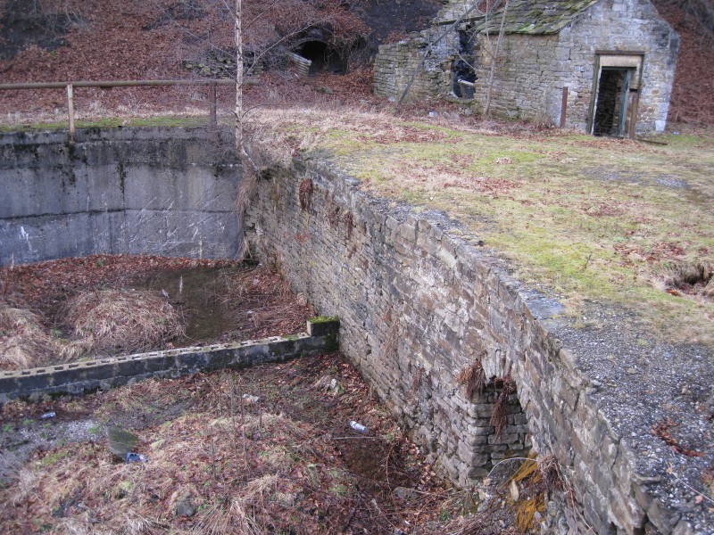 IMG_5605.JPG - Ore bing and culvert.