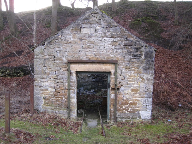 IMG_5620.JPG - Old mineshop.