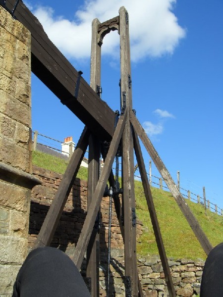 wlh_beamengine4.jpg - Steeple frame and part of the crosshead linkage.