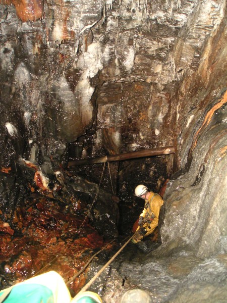 frogshaft_investingatingrise.jpg - Karli looking at the rise top and for suitable anchor points, however, there were non to be had.