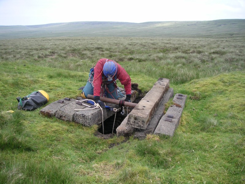 frogshaft_rigging.jpg - Rigging the shaft.