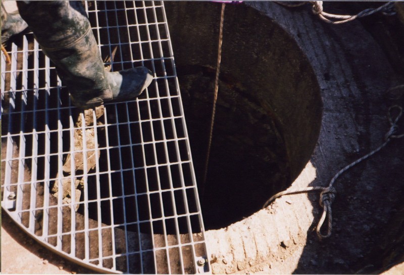 surfaceshaft3.jpg - Looking down the shaft.