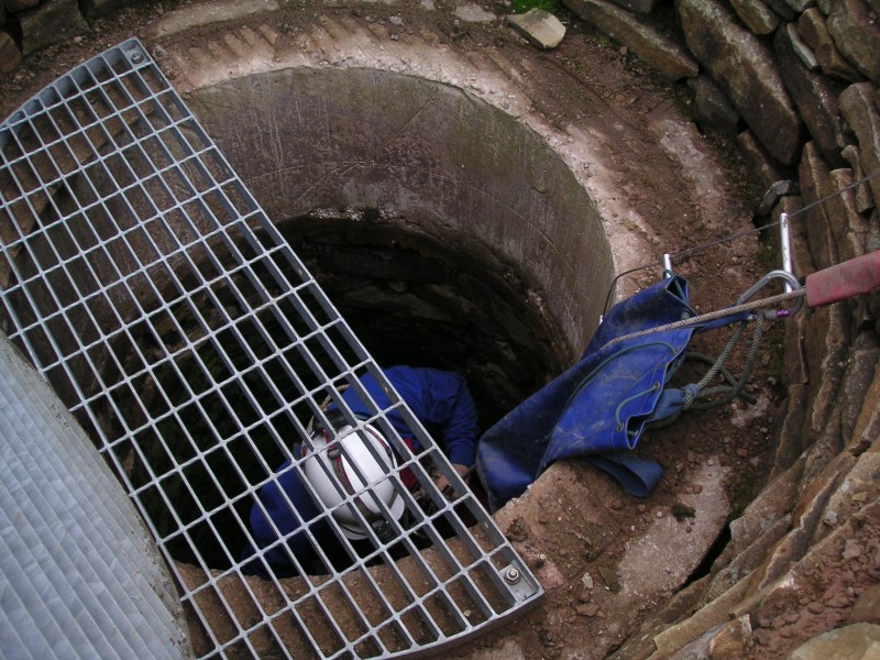 ss_abseildown.jpg - Charlie starting decent.