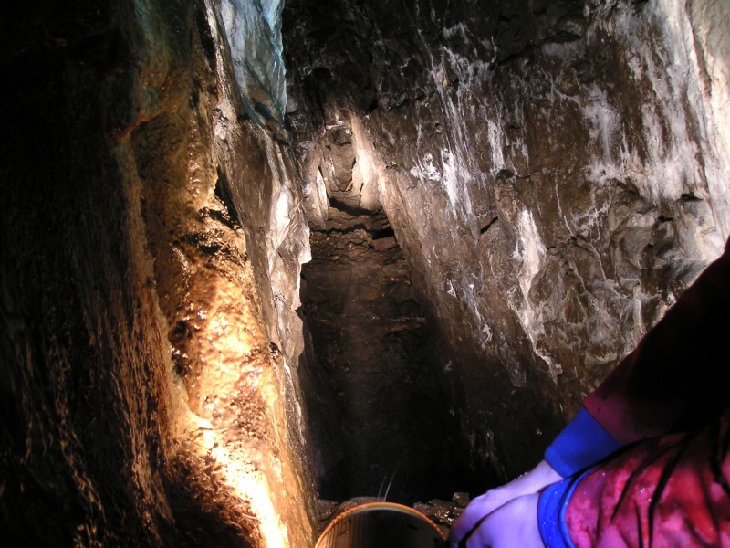ss_rg_eastsunveinworkings4.jpg - Going past the bottom of the second shaft, you pass into what looks like the main vein worked here (NEE). This is the top of it looking across. You can also see a drop here as well.