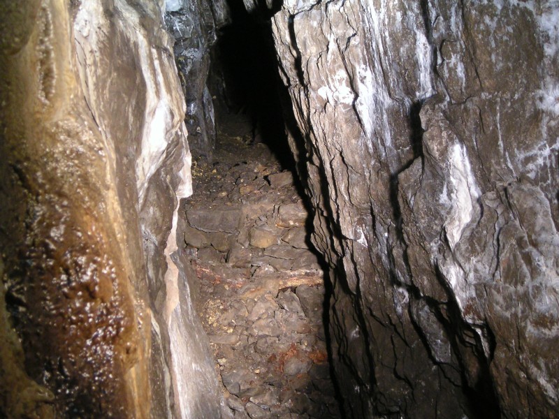 ss_rg_eastsunveinworkings7.jpg - Looking up from the drop further down.