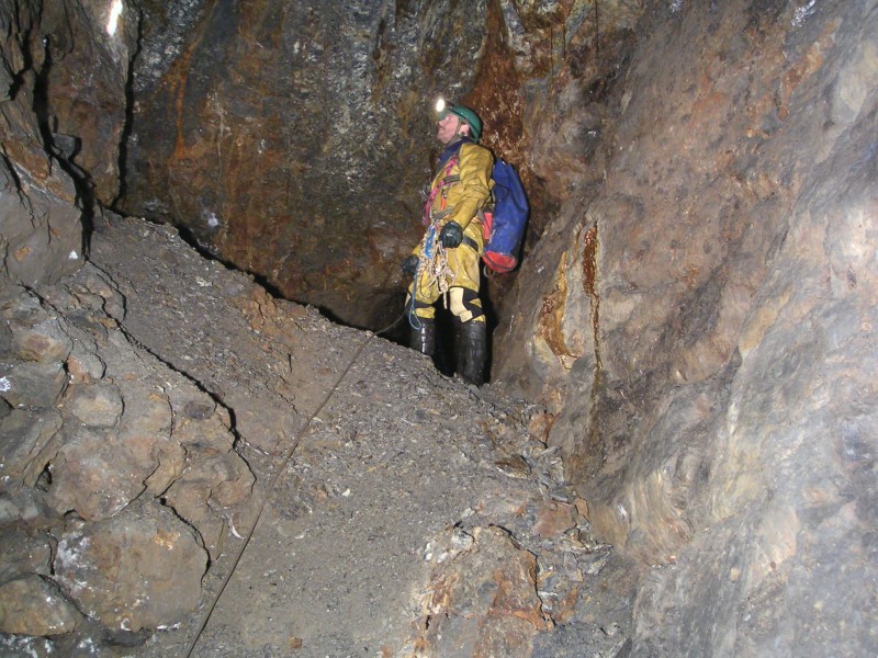 ss_bottomofshaft.jpg - Just stepping out from the shaft bottom, looking up from the main chamber.