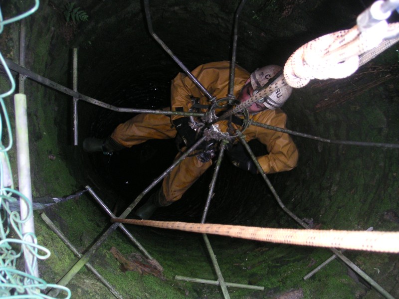 ss_beehiveshaftperry2.jpg - Middlecleugh Vein Shaft: Karli setting of down the first shaft on the Middlecleugh Second Sun Vein.