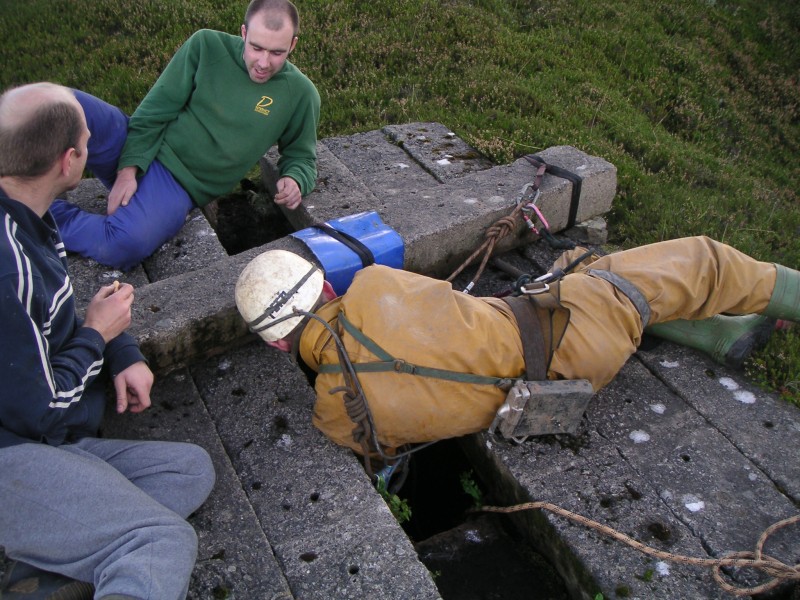 ss_flintyfellshaft1.jpg - Caplecleugh Vein Shafts: Rigging of the third shaft on the Flinty Fell.