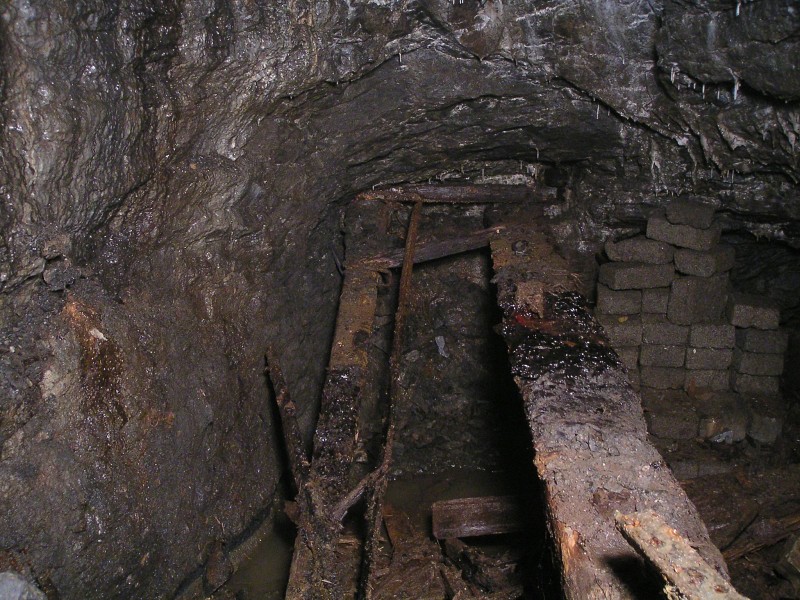 wgs16_drop_downstream1.jpg - The chamber where Karli had drained the water. Here you can see the beams across it and the concrete bricks in the background.