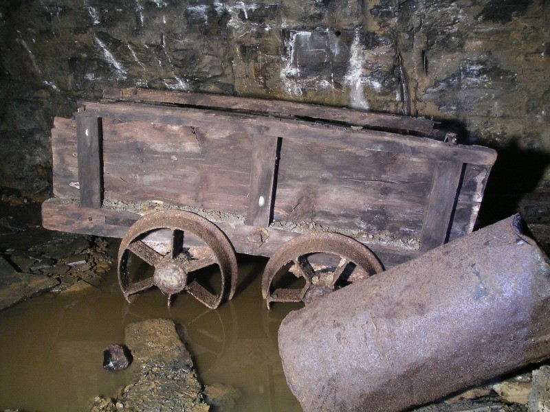 wgs26_oretruck4.jpg - Before I left, I took another photo of the ore truck, this time from a differtent angle.