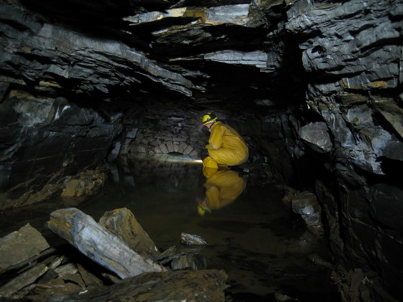 IMG_4736.JPG - The end of the shale fall and the sumped up passage.
