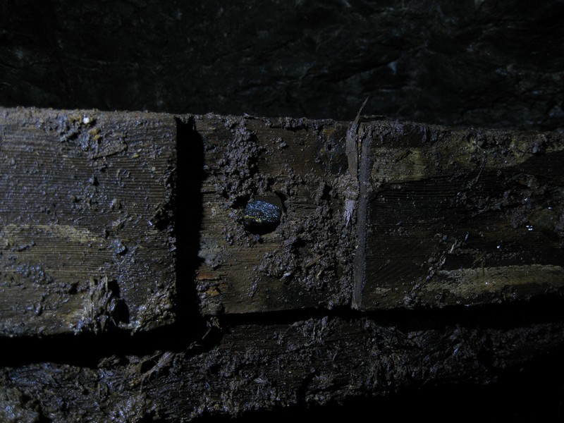 IMG_4773.JPG - Slot on the outside of a piece of laddering.