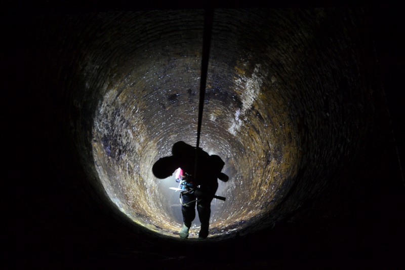 DSC_0002.JPG - Sal abseiling down. Photo by Karli.