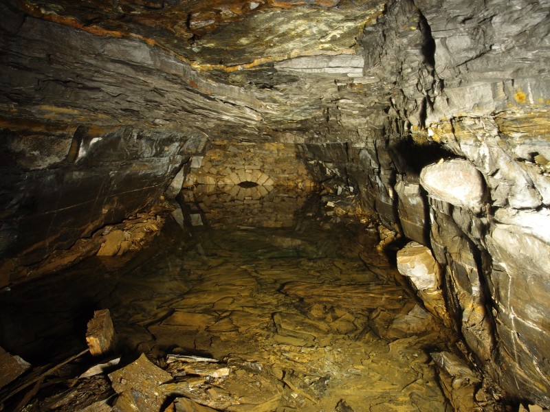 P7281385.JPG - The way on, up stream, after a little dewatering.