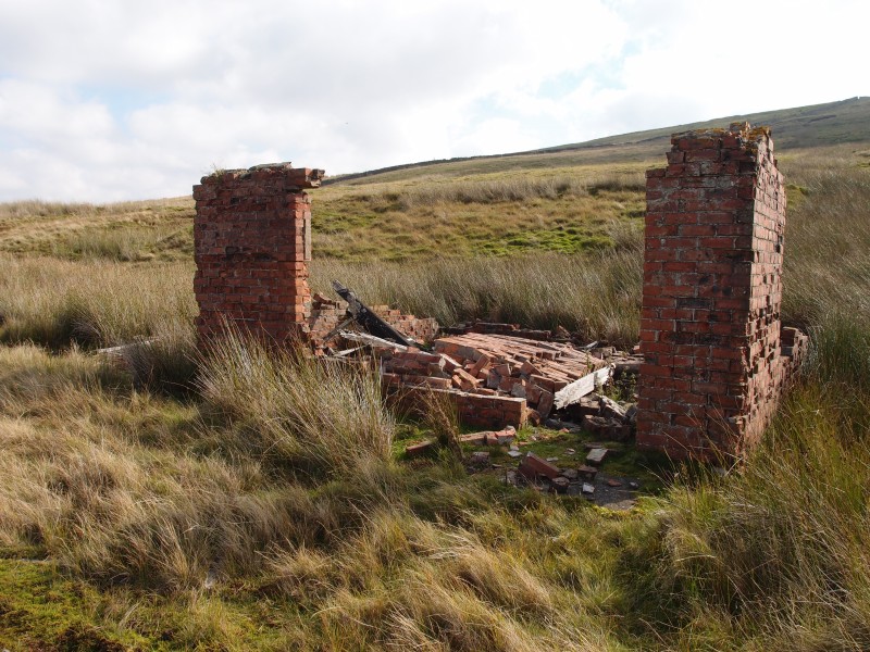 P9291631.JPG - Old Building on the mine site.