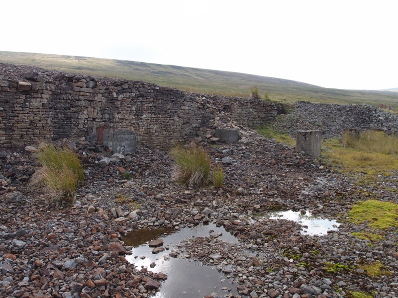 P9291646.JPG - Loading embankment.