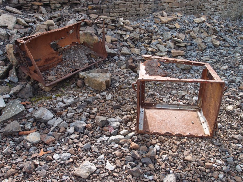 P9291647.JPG - Old tubes that have seen better days.