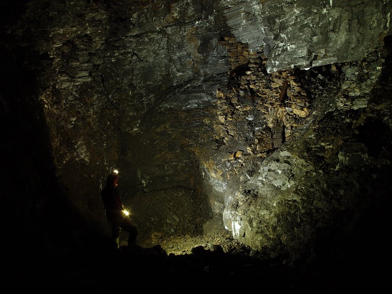 P6113790.JPG - Chamber at the back of the engine room. The floor here is a blocked shaft connecting to Haggs.