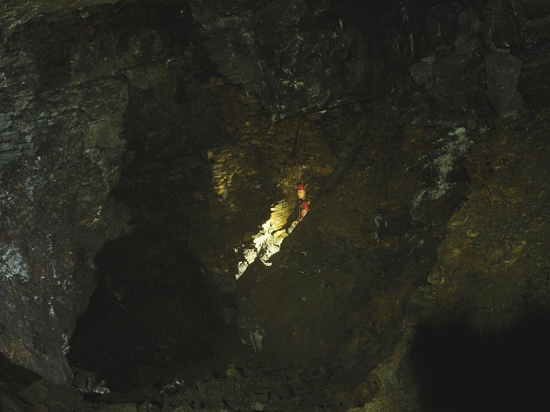 P6113793.JPG - Archway into the chamber at the back of the engine room.